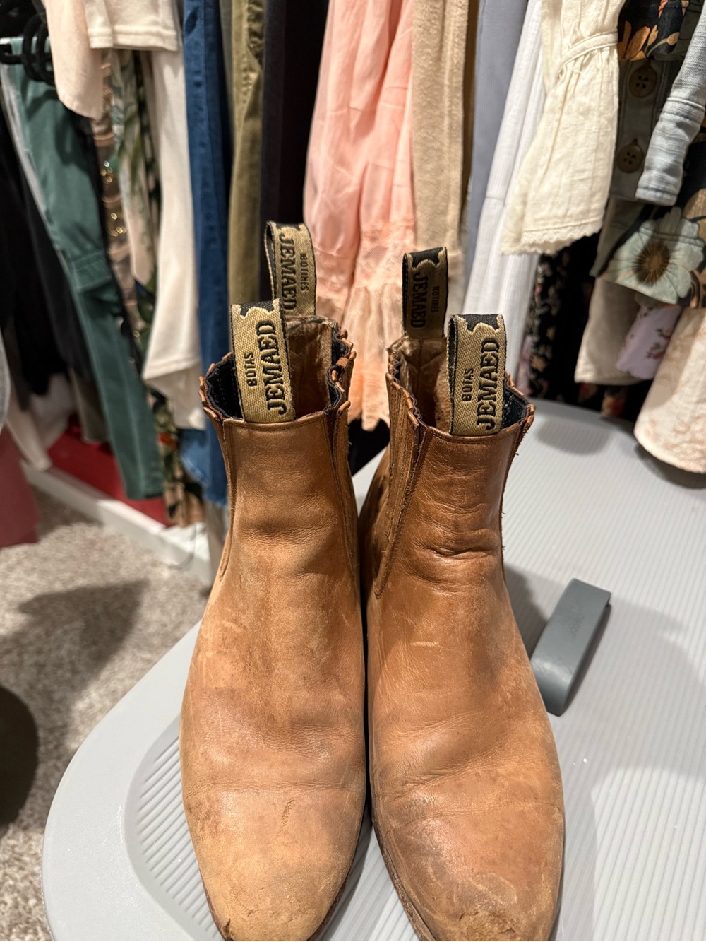 Blundstone-Style Tan Leather Chelsea Boots
